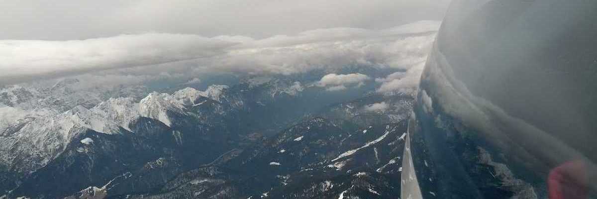 Flugwegposition um 10:42:36: Aufgenommen in der Nähe von Gemeinde Hohenthurn, Hohenthurn, Österreich in 3338 Meter